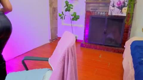 Snapshot of dulce_celeste15 chatting on 03/09/26, 05:39 C E L E S T E online show from 03/09/26, 05:39