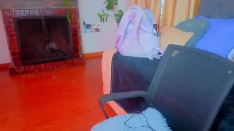 Snapshot of dulce_celeste15 chatting on 04/01/26, 07:33 C E L E S T E online show from 04/01/26, 07:33