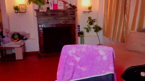 Snapshot of dulce_celeste15 chatting on 04/06/26, 03:57 C E L E S T E online show from 04/06/26, 03:57