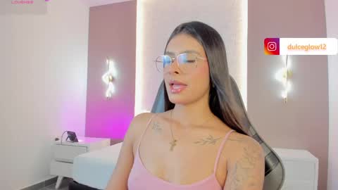 Snapshot of dulce_glow_ chatting on 05/14/26, 03:02 D U L C E online show from 05/14/26, 03:02