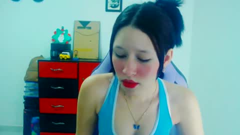 dulce_mauren online show from 11/22/25, 07:07