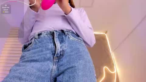 dulce_quintana online show from 12/15/25, 12:31