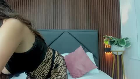 Snapshot of dulce_victoriaa_ chatting on 02/11/25, 01:20 V I C T O R I A online show from 02/11/25, 01:20