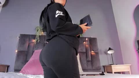 Snapshot of dulceaurora_ chatting on 11/28/25, 02:47 DULCE AURORA online show from 11/28/25, 02:47