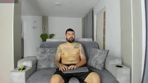 Snapshot of dulceromance chatting on 02/23/26, 04:32 Jlozada05 online show from 02/23/26, 04:32