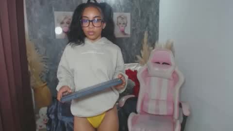 Snapshot of dulcetaylorss chatting on 02/27/25, 04:10 dulcetaylorss online show from 02/27/25, 04:10