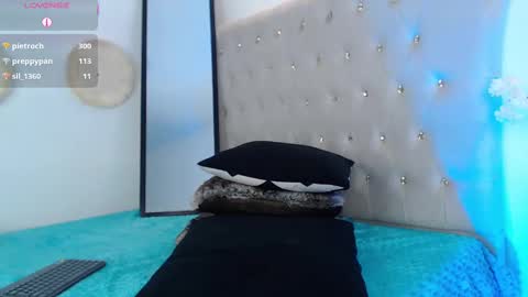 Snapshot of dulcey_ chatting on 09/19/25, 09:43 Dulcey online show from 09/19/25, 09:43