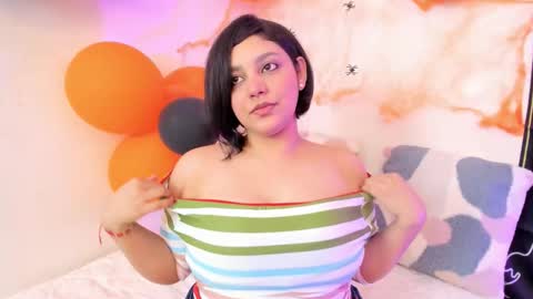 Snapshot of dullce77 chatting on 10/31/25, 06:31 Dulce online show from 10/31/25, 06:31