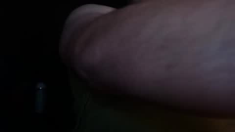 Snapshot of dumbbear24 chatting on 12/17/25, 10:21 dumbbear24 online show from 12/17/25, 10:21