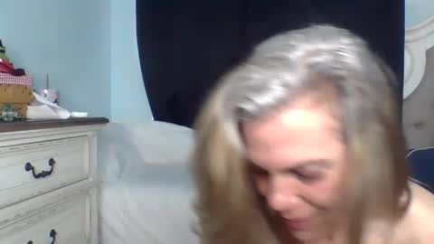 Snapshot of dumbbellsandcookies74 chatting on 02/12/25, 08:50 Erin online show from 02/12/25, 08:50