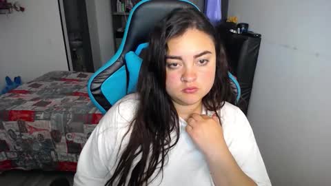 Snapshot of dumont_model chatting on 11/28/25, 08:44 Nicole online show from 11/28/25, 08:44