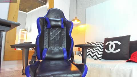 DUSAN  GREY online show from 02/20/26, 04:42