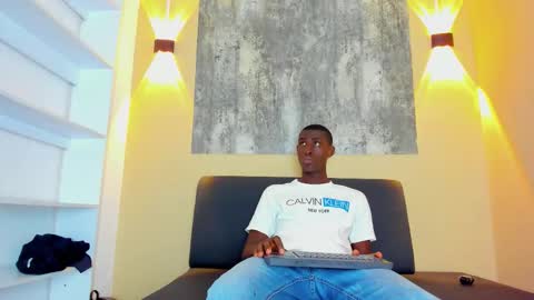 Snapshot of dustin_tayson chatting on 12/16/25, 12:10 DUSTIN online show from 12/16/25, 12:10