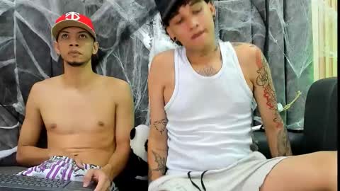 Snapshot of dustinandjordan chatting on 10/26/25, 04:51 dustinandjordan online show from 10/26/25, 04:51