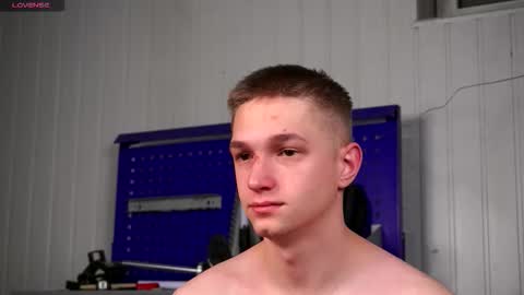 Snapshot of dustyn_fox chatting on 12/18/25, 04:57 Dustyn online show from 12/18/25, 04:57