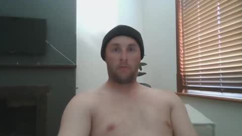 Snapshot of dustyroy09 chatting on 12/17/25, 06:41 dustyroy09 online show from 12/17/25, 06:41