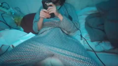 Snapshot of dv3nd3 chatting on 12/01/25, 01:10 dv3nd3 online show from 12/01/25, 01:10