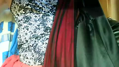 Snapshot of dwtsaskia80 chatting on 01/22/25, 08:51 dwtsaskia80 online show from 01/22/25, 08:51