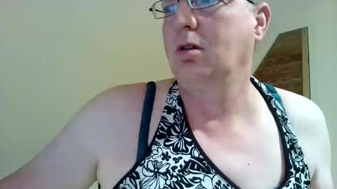 Snapshot of dwtsaskia80 chatting on 10/21/25, 04:46 dwtsaskia80 online show from 10/21/25, 04:46