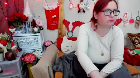 Snapshot of dyannelovee chatting on 12/24/24, 07:33 Dyanne online show from 12/24/24, 07:33