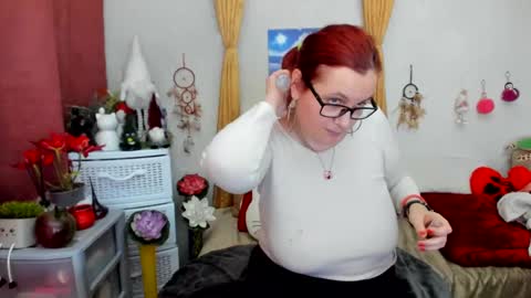 Snapshot of dyannelovee chatting on 01/26/25, 09:40 Dyanne online show from 01/26/25, 09:40