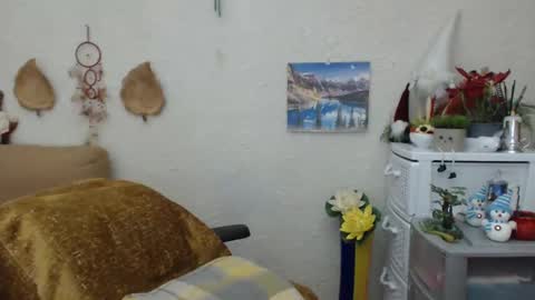 Snapshot of dyannelovee chatting on 02/12/25, 07:35 Dyanne online show from 02/12/25, 07:35