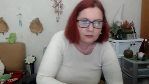 Snapshot of dyannelovee chatting on 03/08/25, 04:17 Dyanne online show from 03/08/25, 04:17