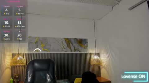 dyla_n18_ online show from 09/30/25, 09:31