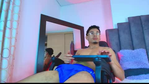 Snapshot of dylan_beltran chatting on 09/14/25, 02:33 BELTRAN online show from 09/14/25, 02:33