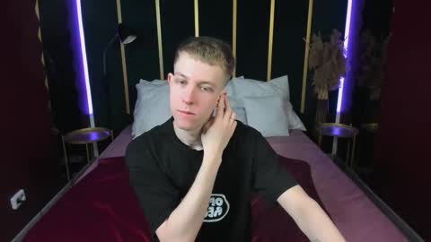 Snapshot of dylan_norton chatting on 03/25/26, 10:32 Dylan online show from 03/25/26, 10:32