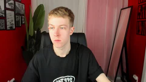 Snapshot of dylan_norton chatting on 04/21/26, 10:21 Dylan online show from 04/21/26, 10:21