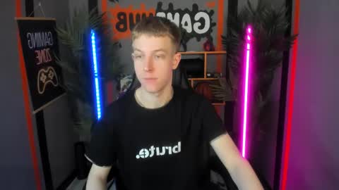 Snapshot of dylan_norton chatting on 05/18/26, 10:10 Dylan online show from 05/18/26, 10:10