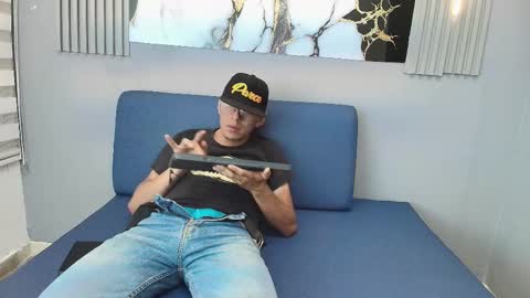 DYLAN online show from 10/21/25, 07:36