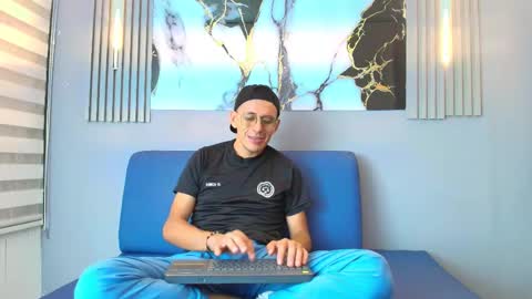 DYLAN online show from 10/22/25, 07:57