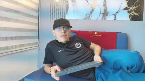 DYLAN online show from 10/24/25, 08:05