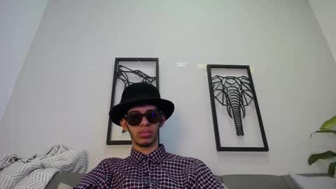 Snapshot of dylan_scotts chatting on 10/23/25, 09:24 dylan_scotts online show from 10/23/25, 09:24