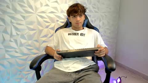 Dylan online show from 12/05/25, 04:58