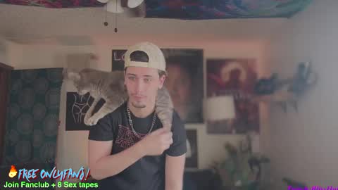 Snapshot of dylandaniel69 chatting on 02/25/25, 04:53 Dylan Daniel 7.8 online show from 02/25/25, 04:53