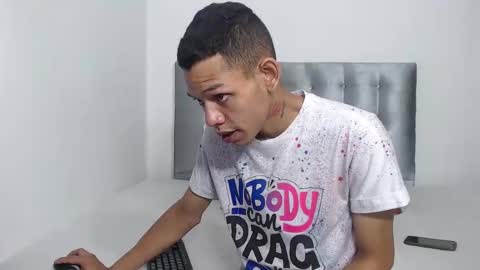 Snapshot of dylandevilx chatting on 10/29/25, 07:04 Dylan.. online show from 10/29/25, 07:04