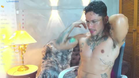 Snapshot of dylanstonne1 chatting on 01/16/25, 08:46 D Y L A N online show from 01/16/25, 08:46