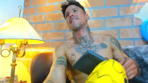 Snapshot of dylanstonne1 chatting on 02/20/25, 03:34 D Y L A N online show from 02/20/25, 03:34