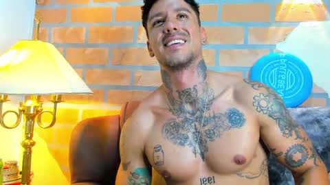 Snapshot of dylanstonne1 chatting on 02/22/25, 08:42 D Y L A N online show from 02/22/25, 08:42