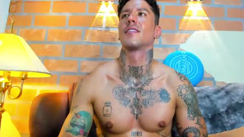 Snapshot of dylanstonne1 chatting on 02/25/25, 12:25 D Y L A N online show from 02/25/25, 12:25