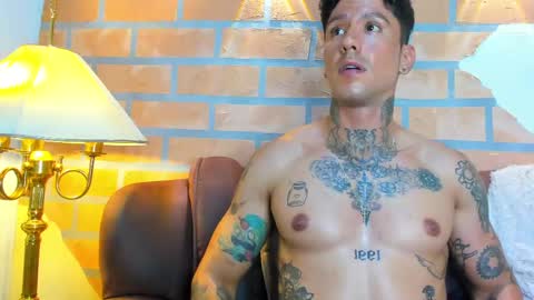 Snapshot of dylanstonne1 chatting on 03/02/25, 12:53 D Y L A N online show from 03/02/25, 12:53