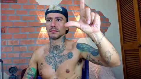 Snapshot of dylanstonne1 chatting on 09/21/25, 08:43 D Y L A N online show from 09/21/25, 08:43