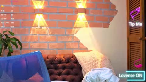 Snapshot of dylanstonne1 chatting on 10/25/25, 12:23 D Y L A N online show from 10/25/25, 12:23