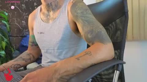 Snapshot of dylanstonne1 chatting on 05/17/26, 03:15 D Y L A N online show from 05/17/26, 03:15