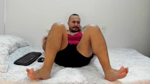 Snapshot of dylanstrong_ chatting on 12/14/25, 10:36 Dylann and Willy online show from 12/14/25, 10:36