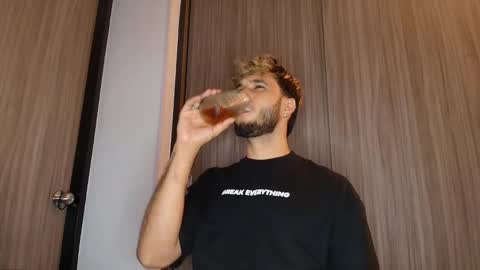 Snapshot of dylanxfun chatting on 12/21/25, 04:08 dylanxfun online show from 12/21/25, 04:08