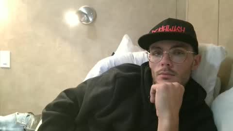 Snapshot of dylp400 chatting on 01/04/25, 04:22 dylp400 online show from 01/04/25, 04:22